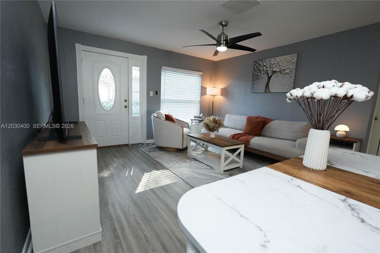 742 Granada St , Unit A, Fort Pierce, FL 34949 Photo