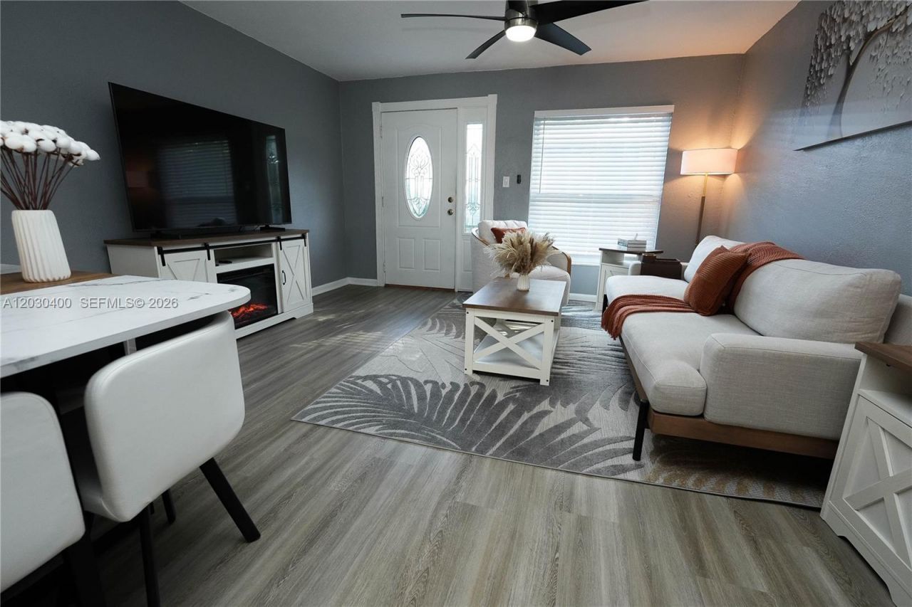 742 Granada St , Unit A, Fort Pierce, FL 34949 Photo