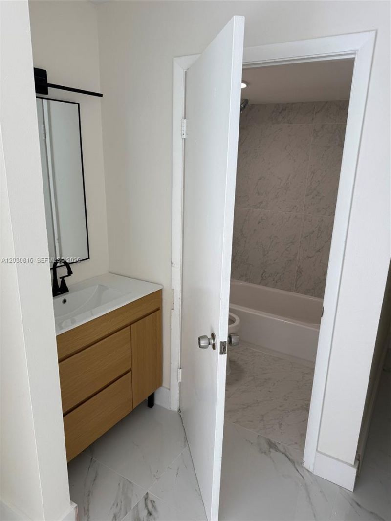 1673 Bay Rd , Unit 306, Miami Beach, FL 33139 Photo