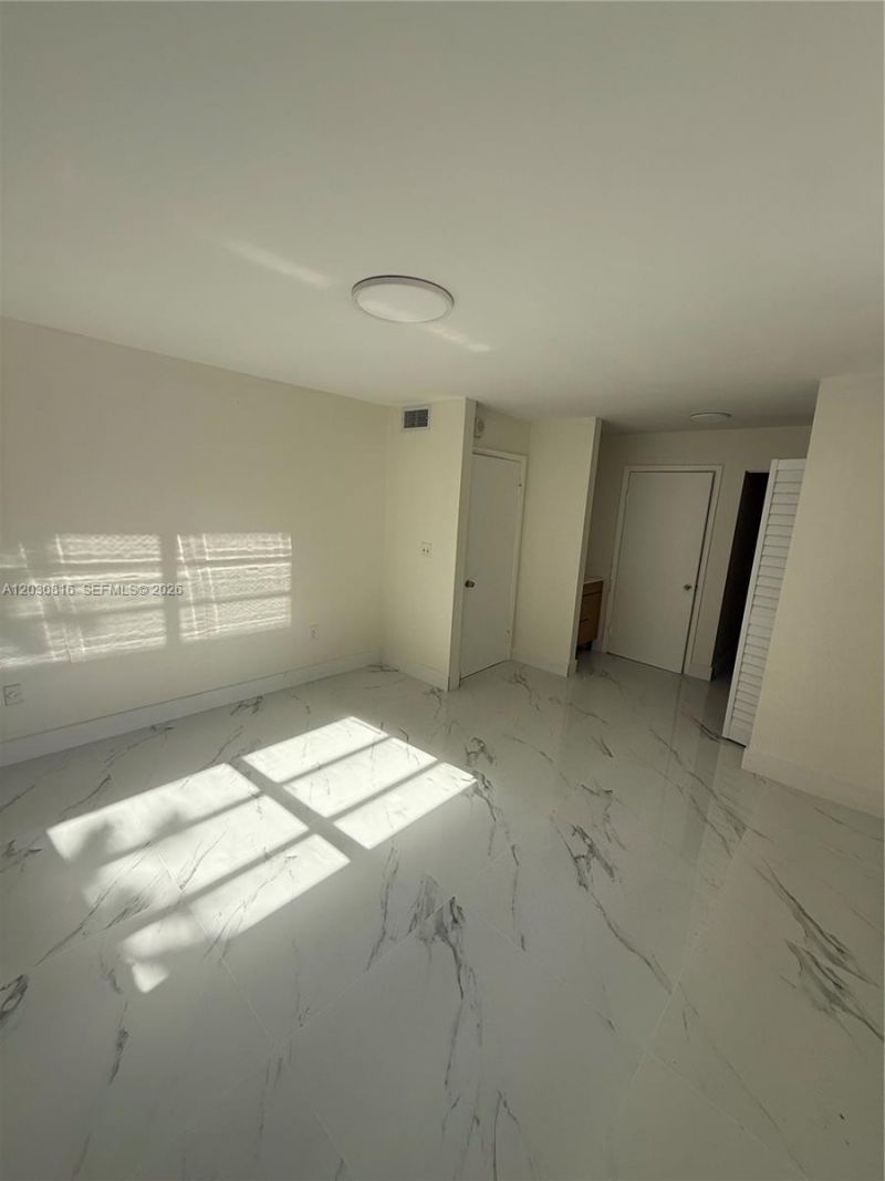 1673 Bay Rd , Unit 306, Miami Beach, FL 33139 Photo