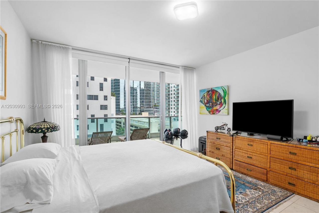1331 Brickell Bay Dr, Unit 1004, Miami, FL 33131 Photo