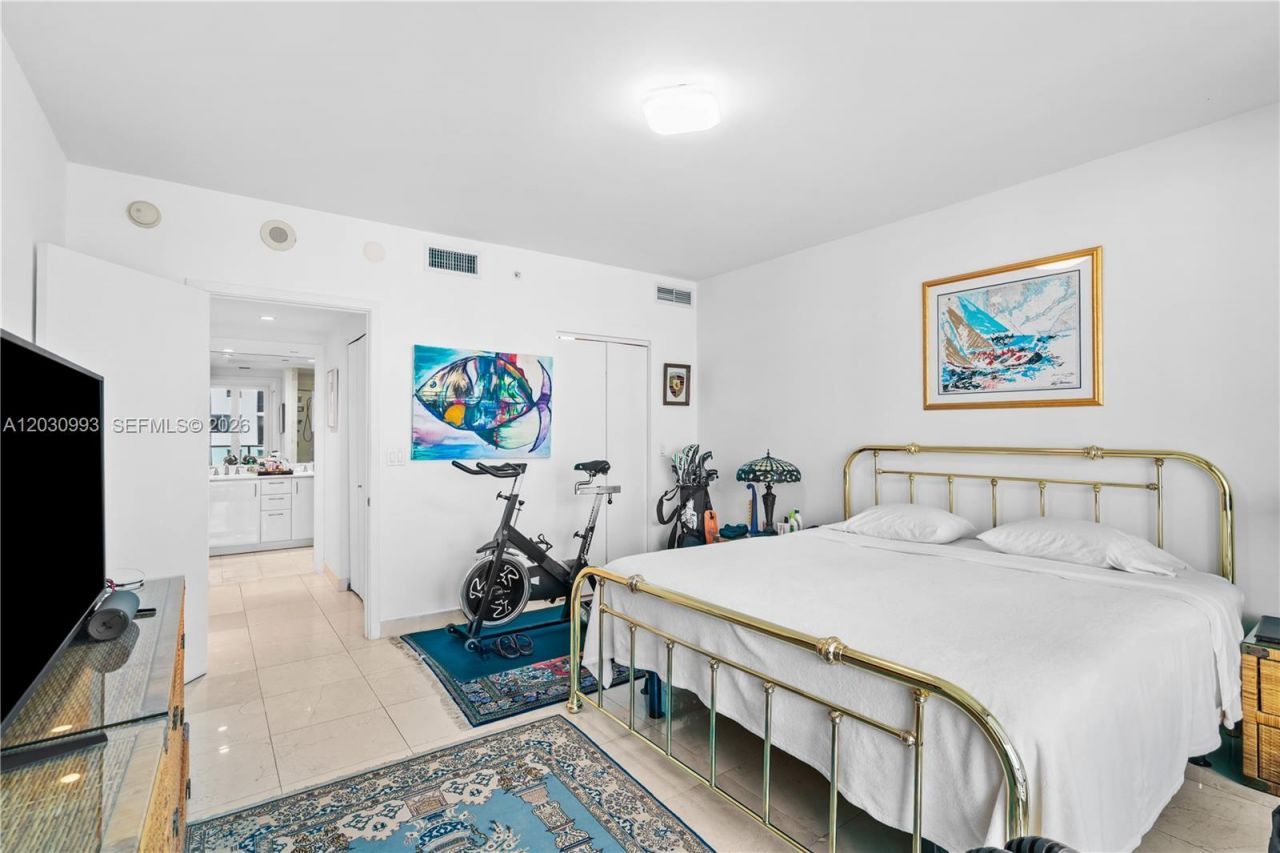 1331 Brickell Bay Dr, Unit 1004, Miami, FL 33131 Photo
