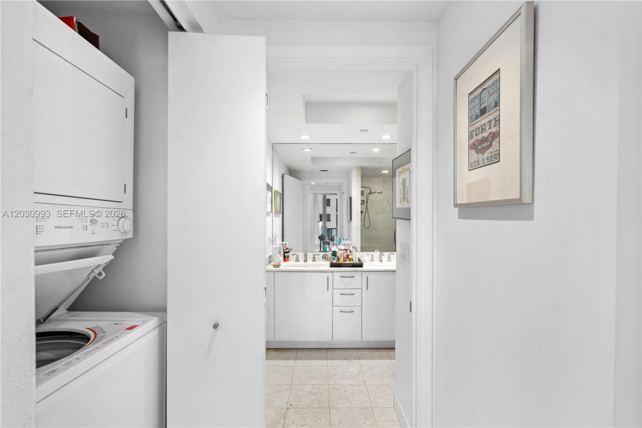 1331 Brickell Bay Dr, Unit 1004, Miami, FL 33131 Photo