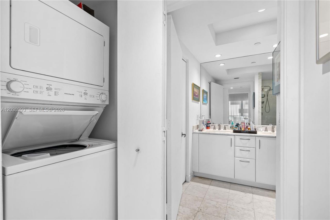 1331 Brickell Bay Dr, Unit 1004, Miami, FL 33131 Photo