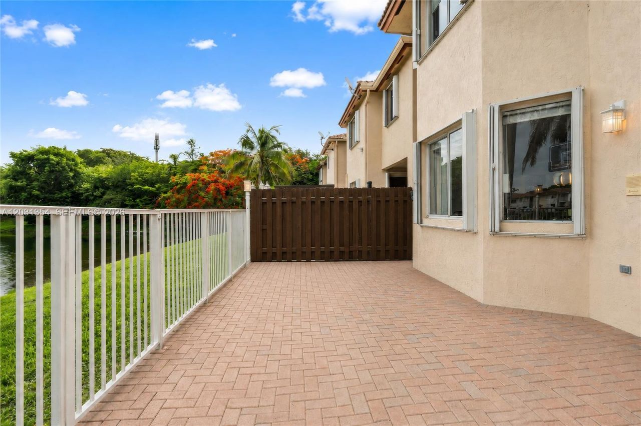 11431 NW 68th Ter , Doral, FL 33178 Photo