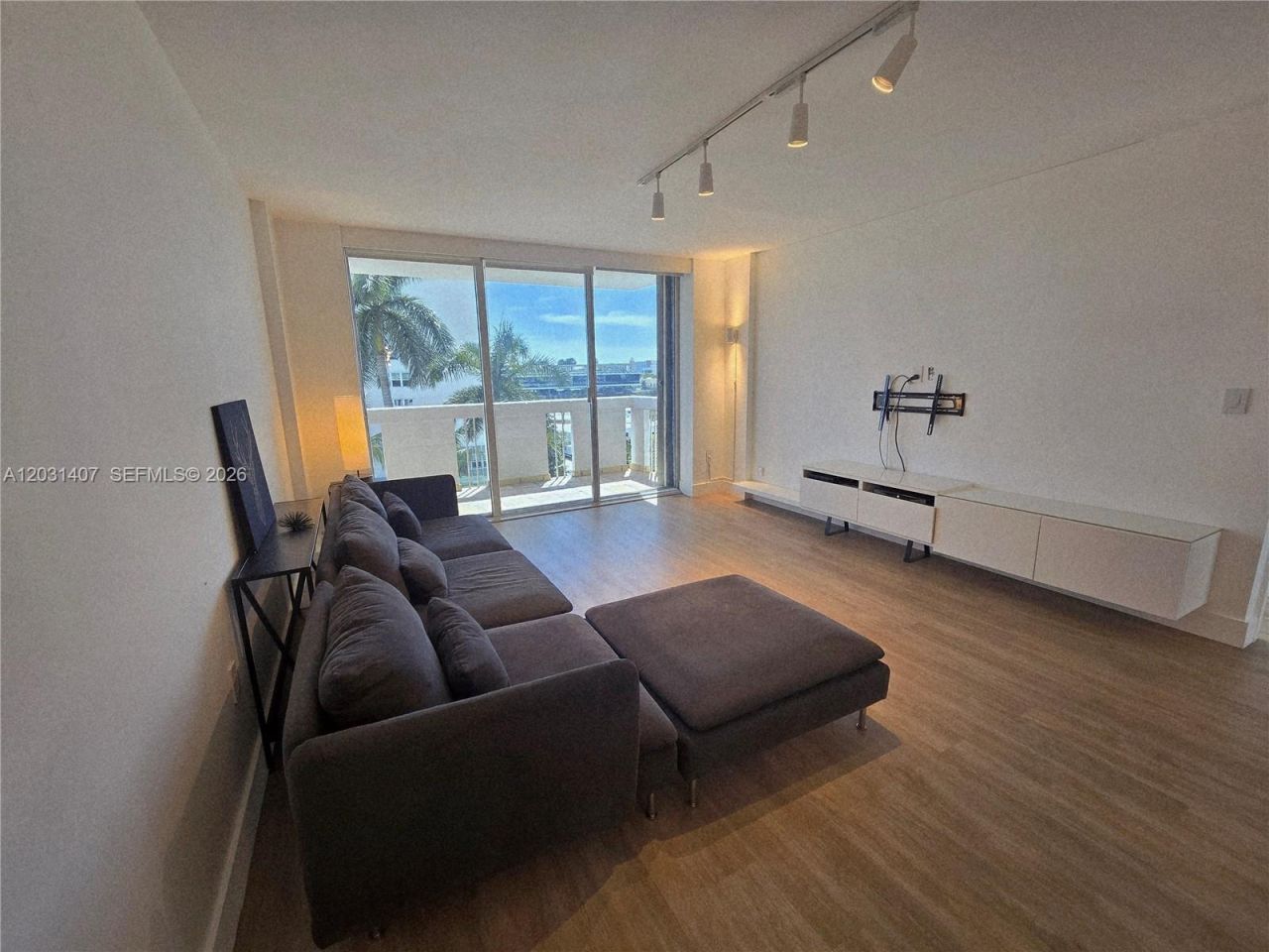 800 West Ave , Unit 618, Miami Beach, FL 33139 Photo