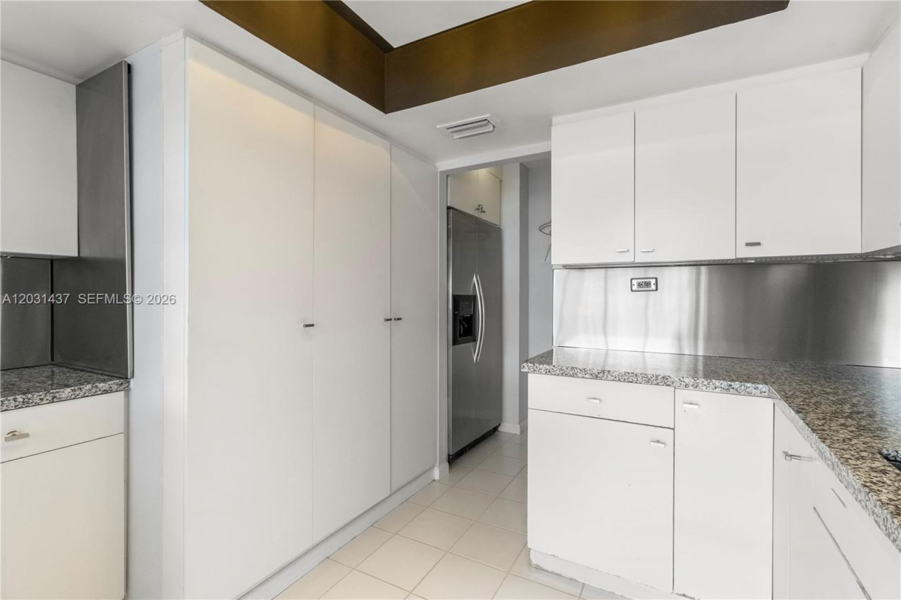 1420 Brickell Bay Dr , Unit 1405C, Miami, FL 33131 Photo