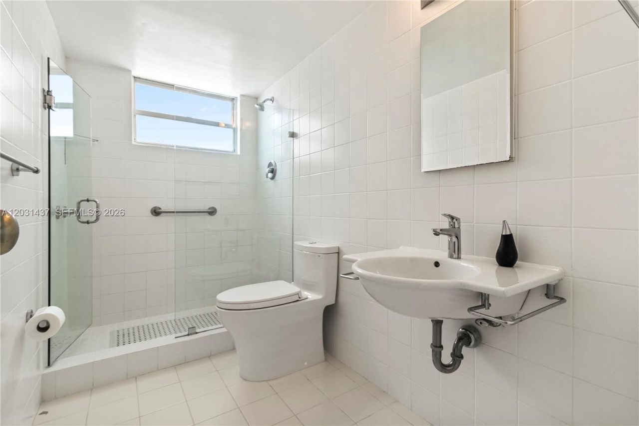 1420 Brickell Bay Dr , Unit 1405C, Miami, FL 33131 Photo