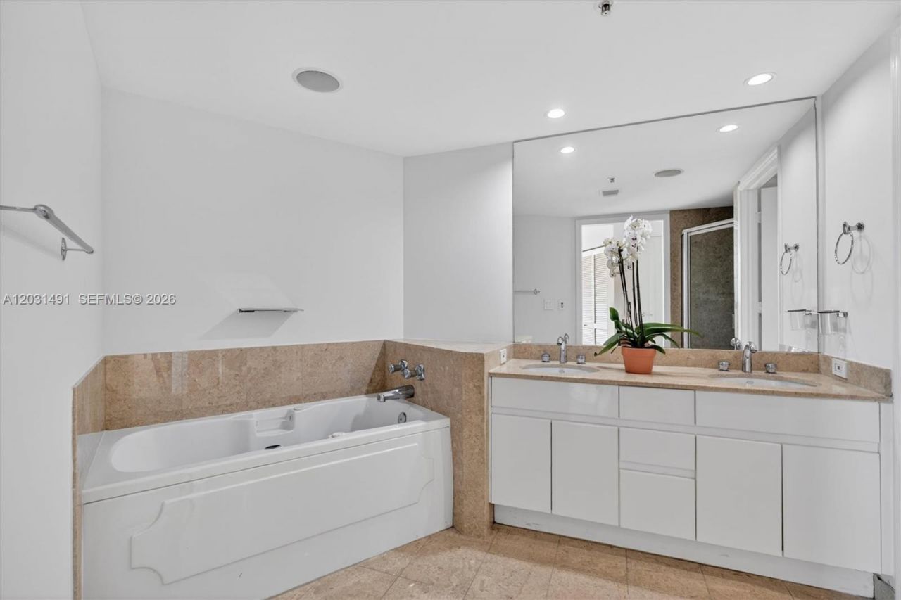 848 Brickell Key Dr , Unit 3402, Miami, FL 33131 Photo