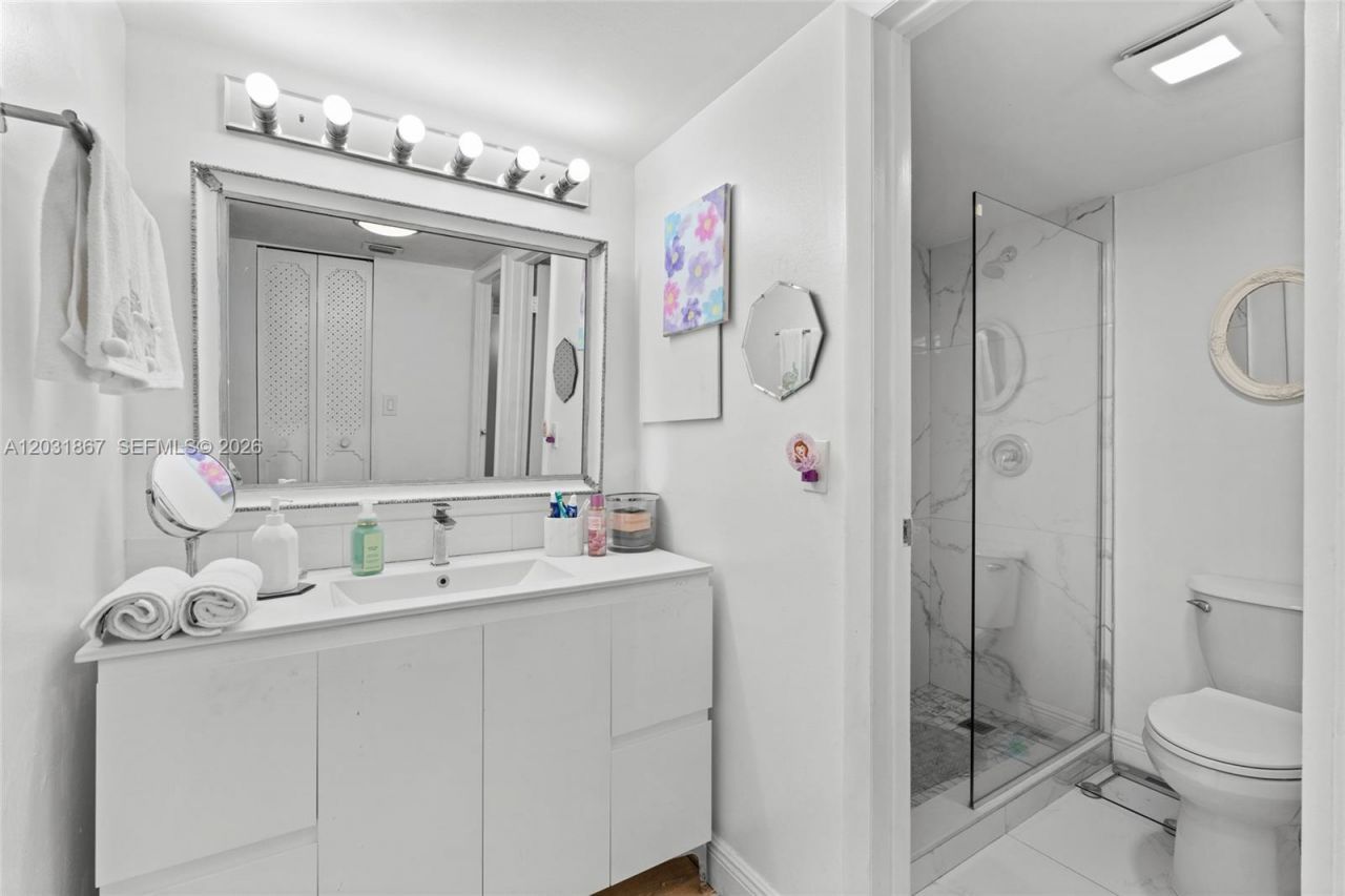 20400 Country Club Dr , Unit 203, Aventura, FL 33180 Photo