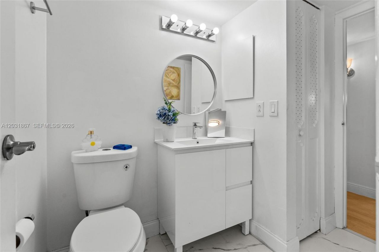 20400 Country Club Dr , Unit 203, Aventura, FL 33180 Photo