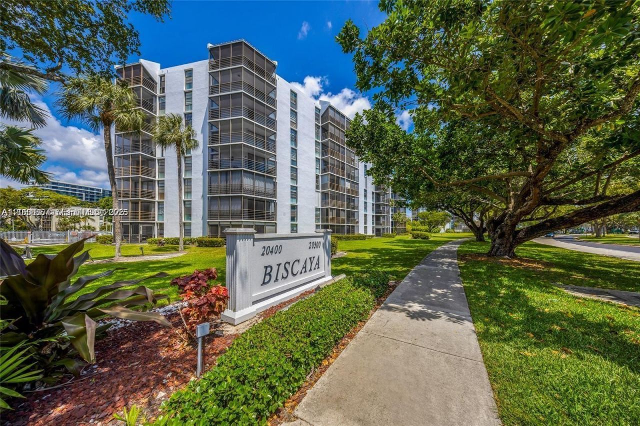 20400 Country Club Dr , Unit 203, Aventura, FL 33180 Photo