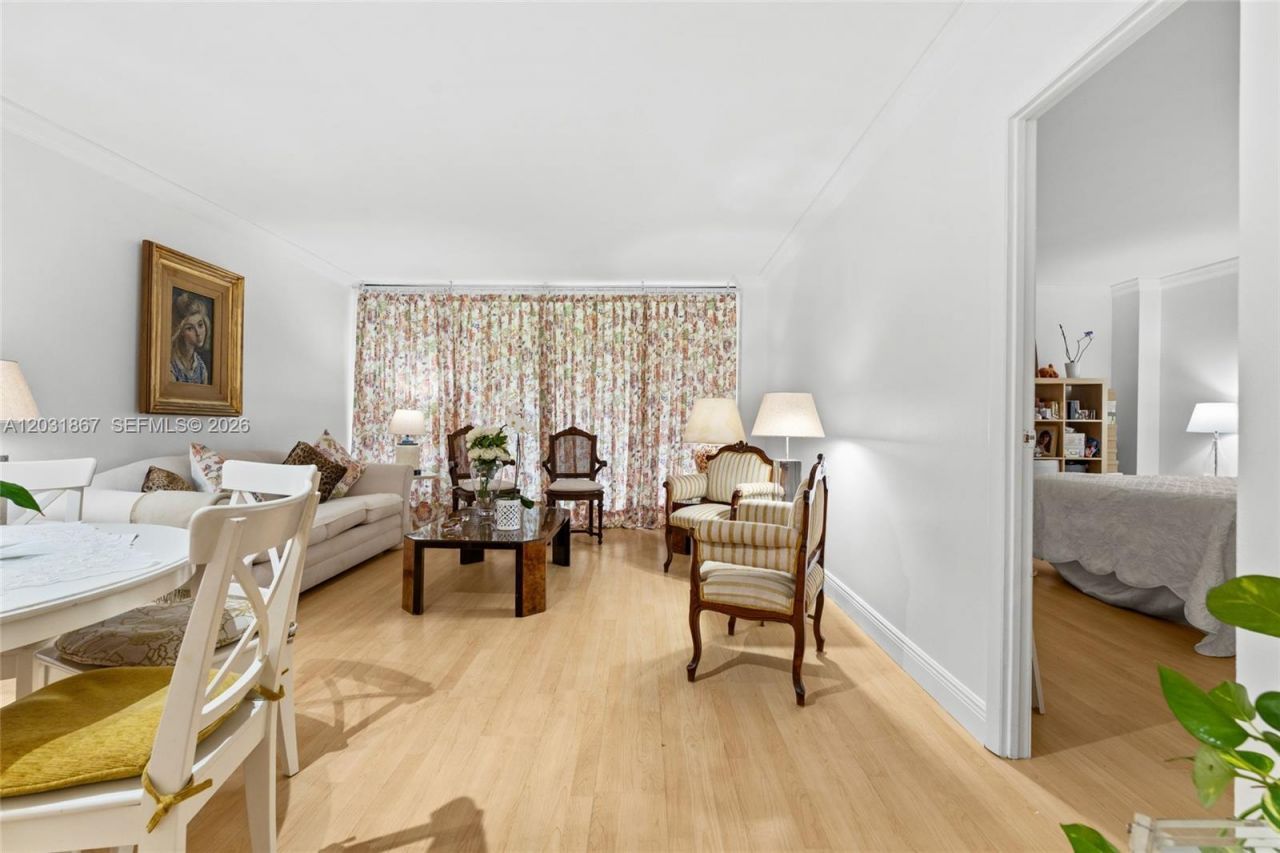 20400 Country Club Dr , Unit 203, Aventura, FL 33180 Photo