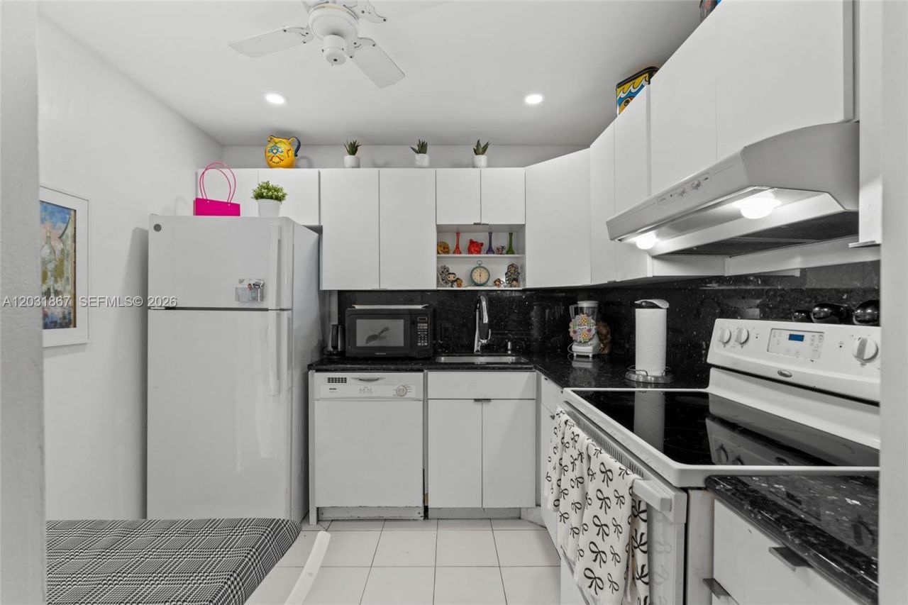 20400 Country Club Dr , Unit 203, Aventura, FL 33180 Photo