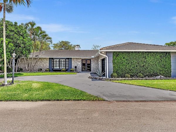 5602 S Travelers Palm Ln , Tamarac, FL 33319