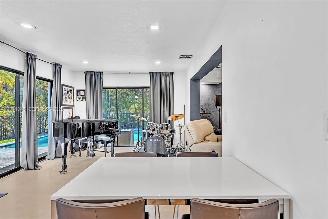 5602 S Travelers Palm Ln , Tamarac, FL 33319 Photo