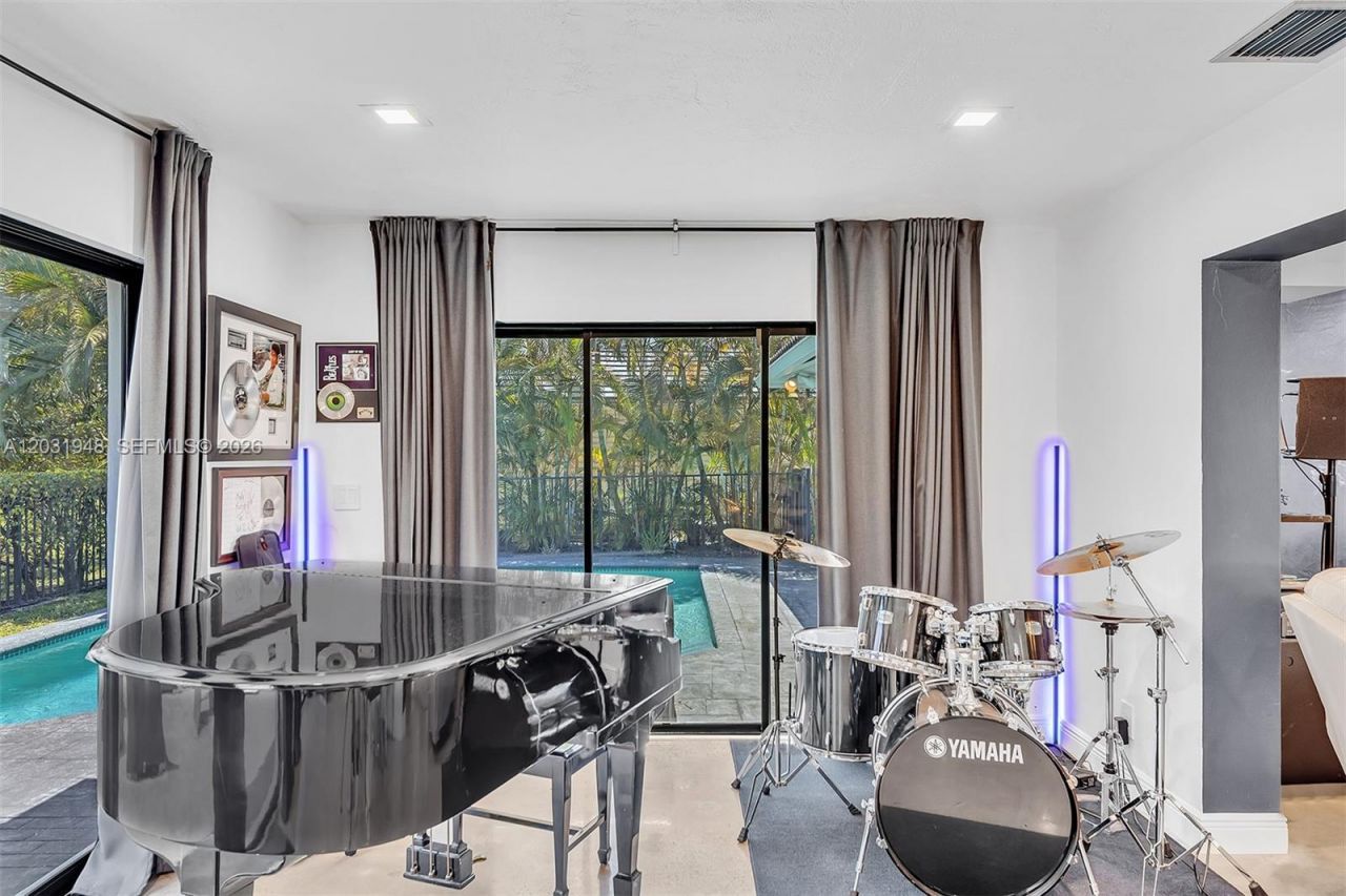 5602 S Travelers Palm Ln , Tamarac, FL 33319 Photo