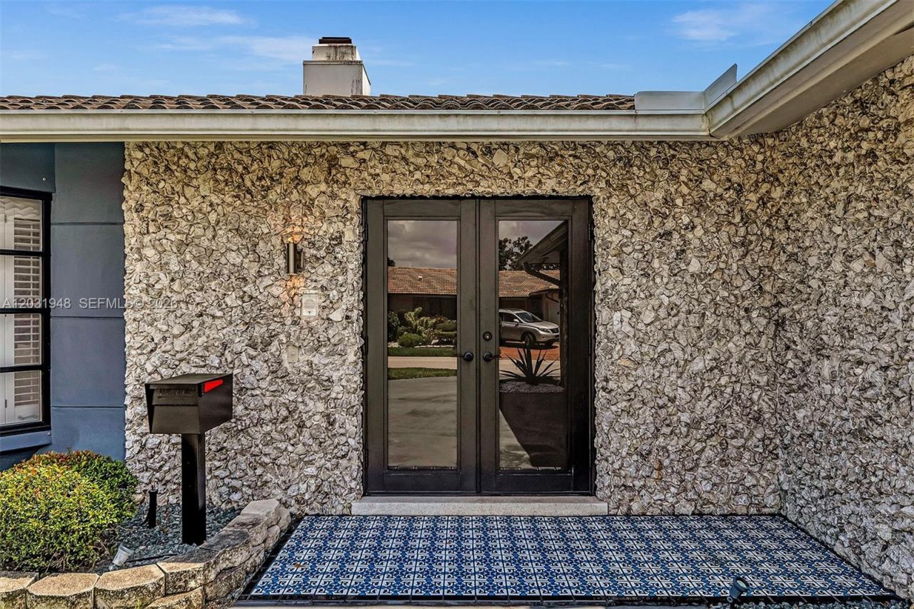 5602 S Travelers Palm Ln , Tamarac, FL 33319 Photo