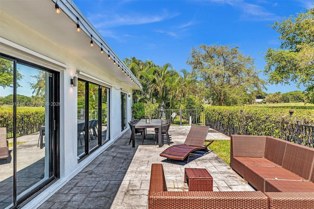 5602 S Travelers Palm Ln , Tamarac, FL 33319 Photo