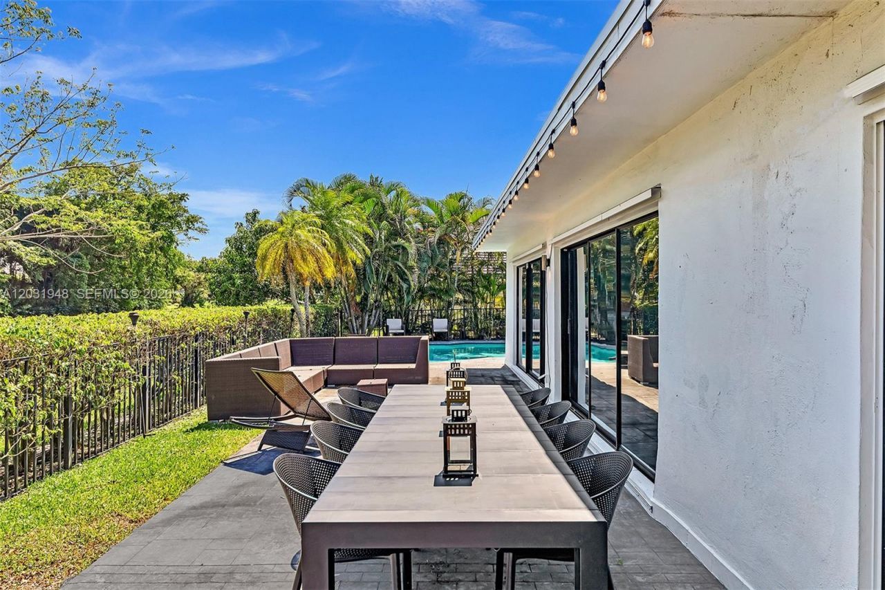 5602 S Travelers Palm Ln , Tamarac, FL 33319 Photo