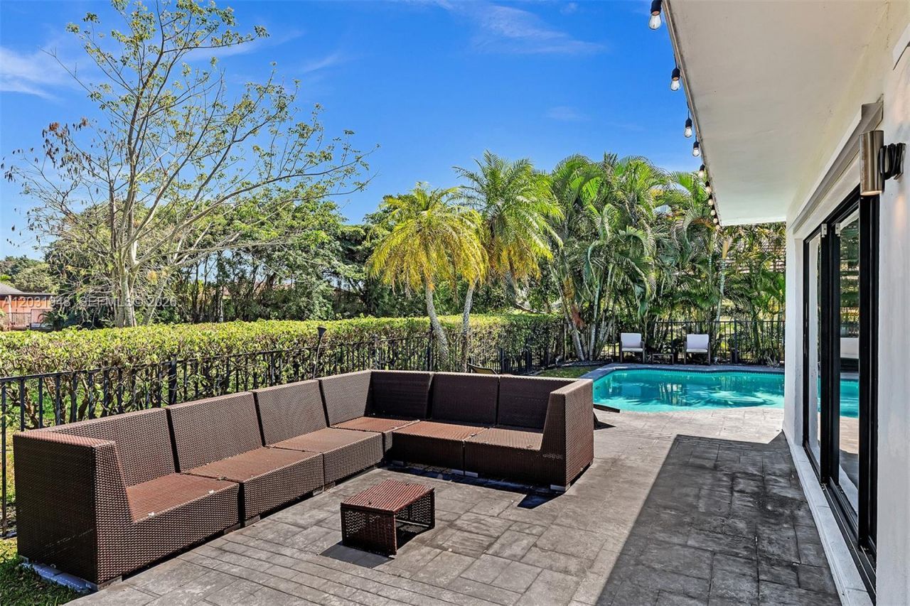 5602 S Travelers Palm Ln , Tamarac, FL 33319 Photo