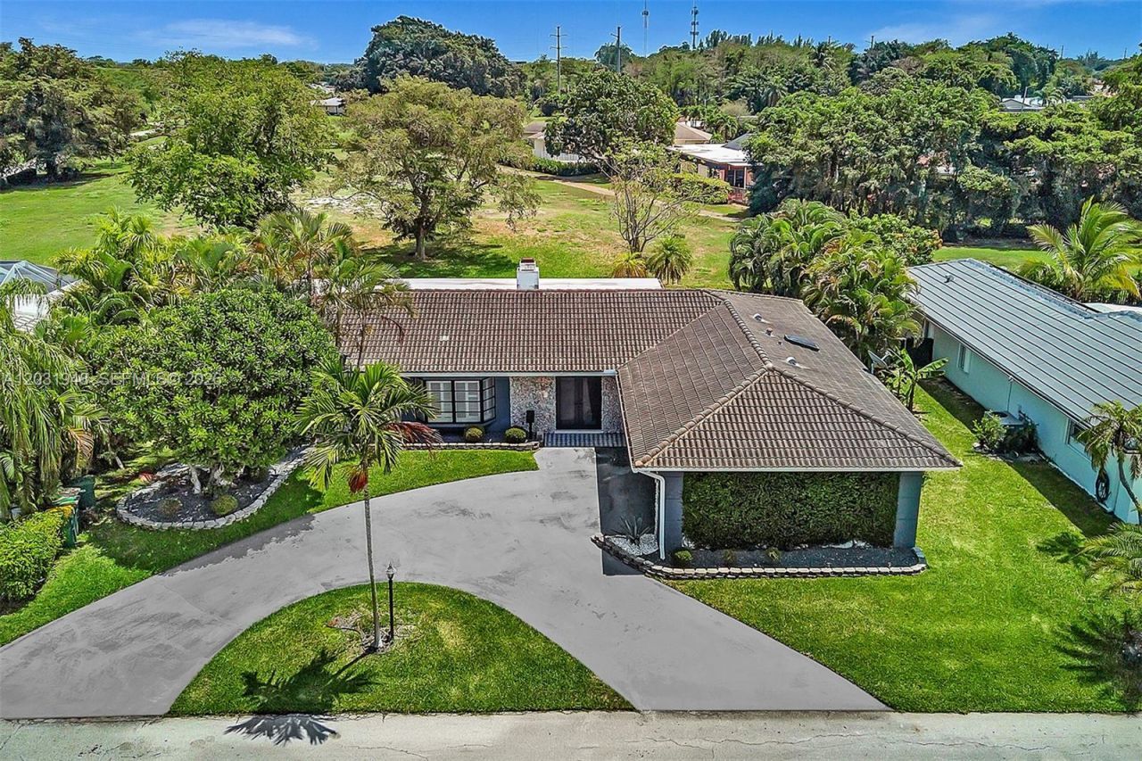 5602 S Travelers Palm Ln , Tamarac, FL 33319 Photo