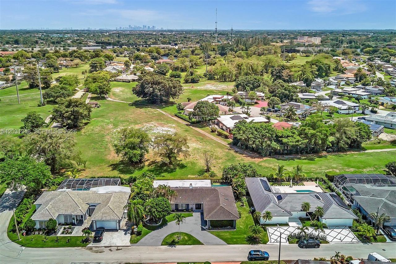 5602 S Travelers Palm Ln , Tamarac, FL 33319 Photo