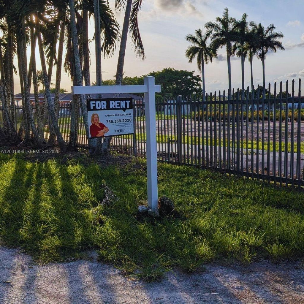 17001 SW 204th St , Miami, FL 33187 Photo