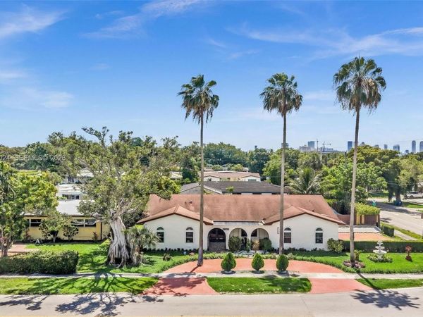 19901 Highland Lakes Blvd , Miami, FL 33179