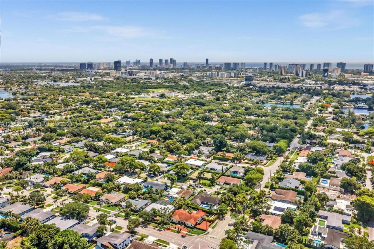 19901 Highland Lakes Blvd , Miami, FL 33179 Photo