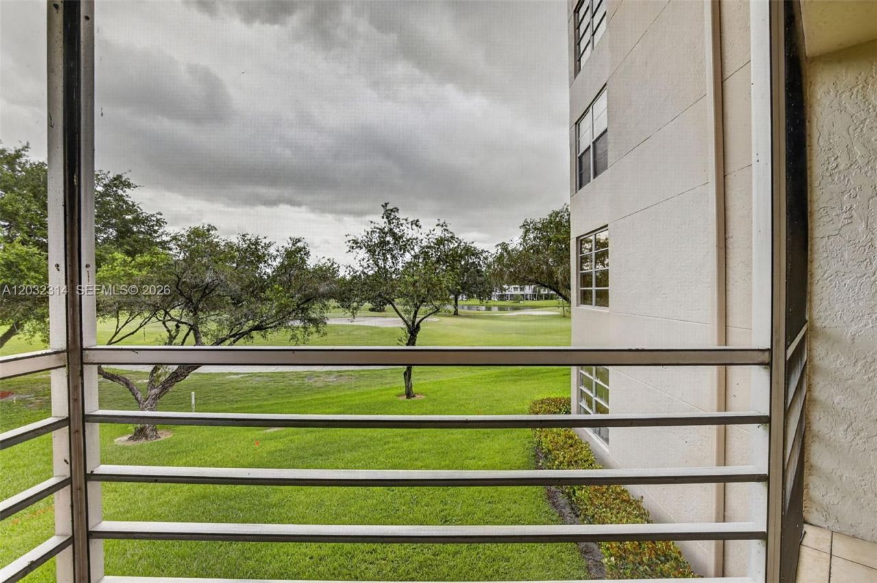 1911 Sabal Palm Dr , Unit 202, Davie, FL 33324 Photo
