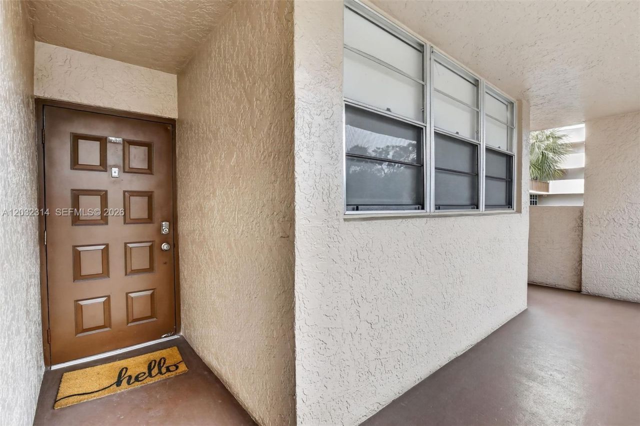 1911 Sabal Palm Dr , Unit 202, Davie, FL 33324 Photo