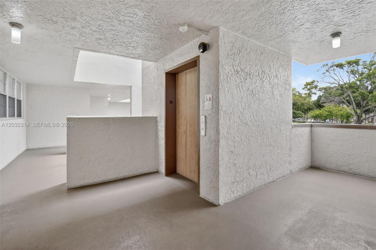 1911 Sabal Palm Dr , Unit 202, Davie, FL 33324 Photo