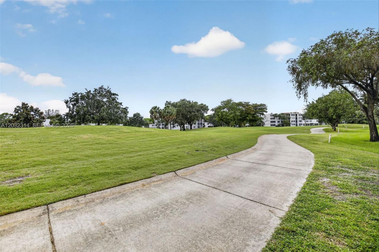 1911 Sabal Palm Dr , Unit 202, Davie, FL 33324 Photo