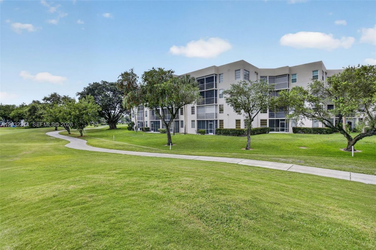 1911 Sabal Palm Dr , Unit 202, Davie, FL 33324 Photo