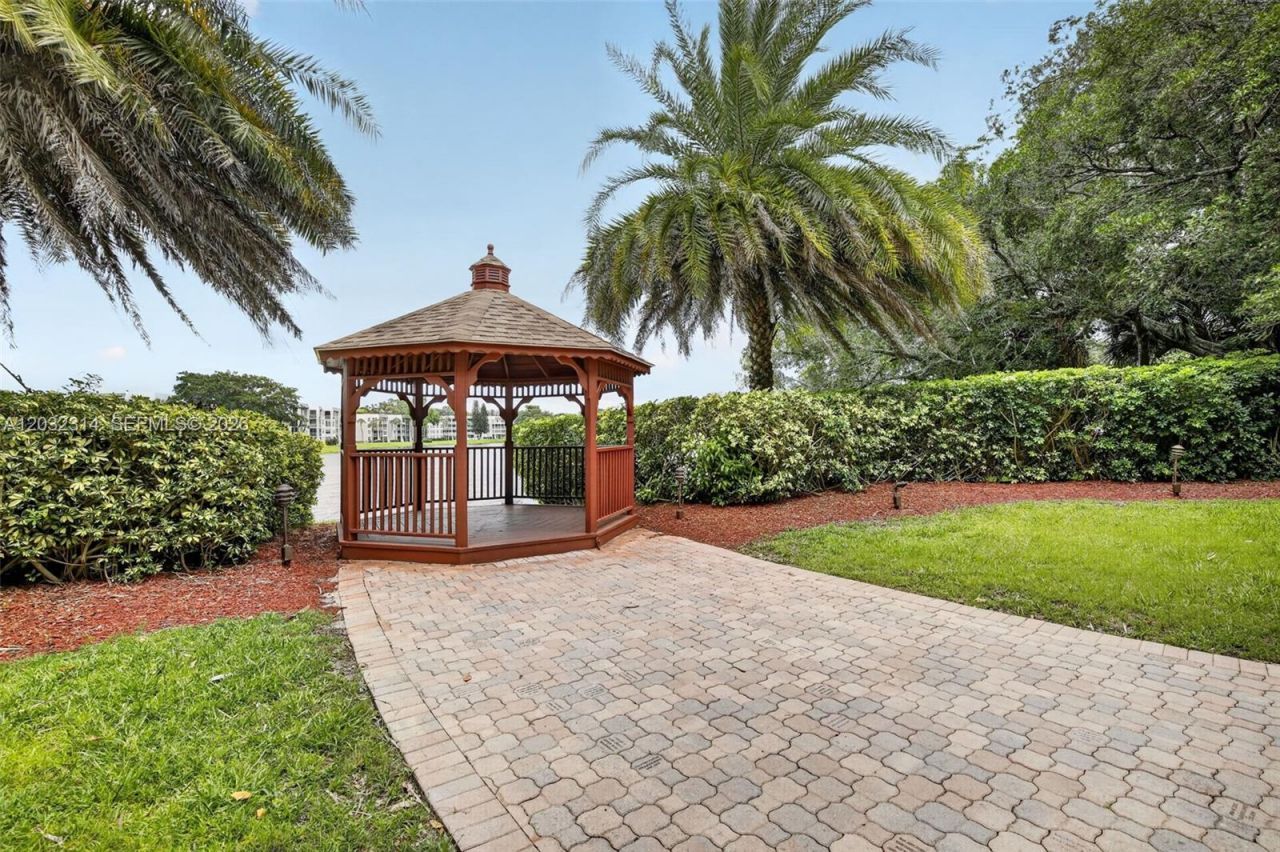 1911 Sabal Palm Dr , Unit 202, Davie, FL 33324 Photo