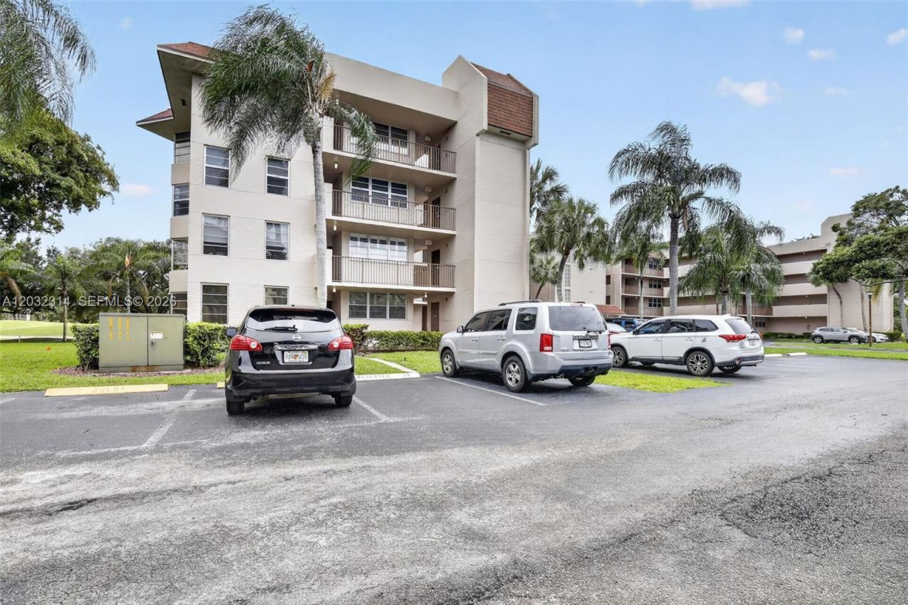 1911 Sabal Palm Dr , Unit 202, Davie, FL 33324 Photo