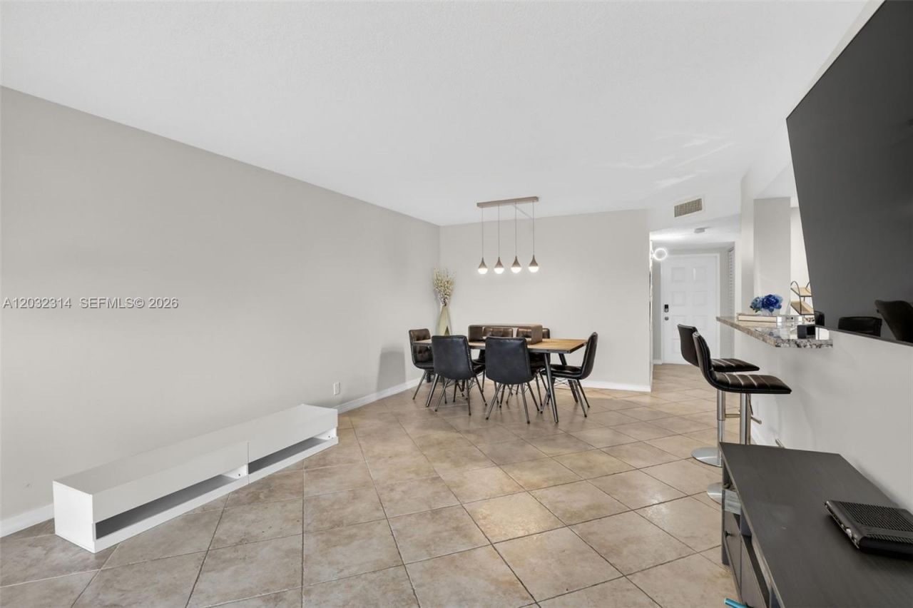 1911 Sabal Palm Dr , Unit 202, Davie, FL 33324 Photo