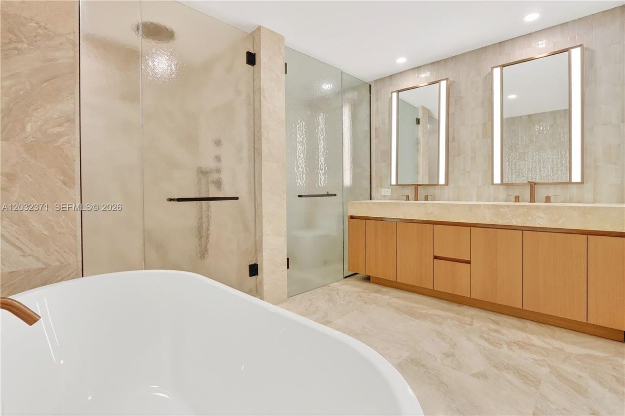 1176 97th St , Unit 403, Bay Harbor Islands, FL 33154 Photo