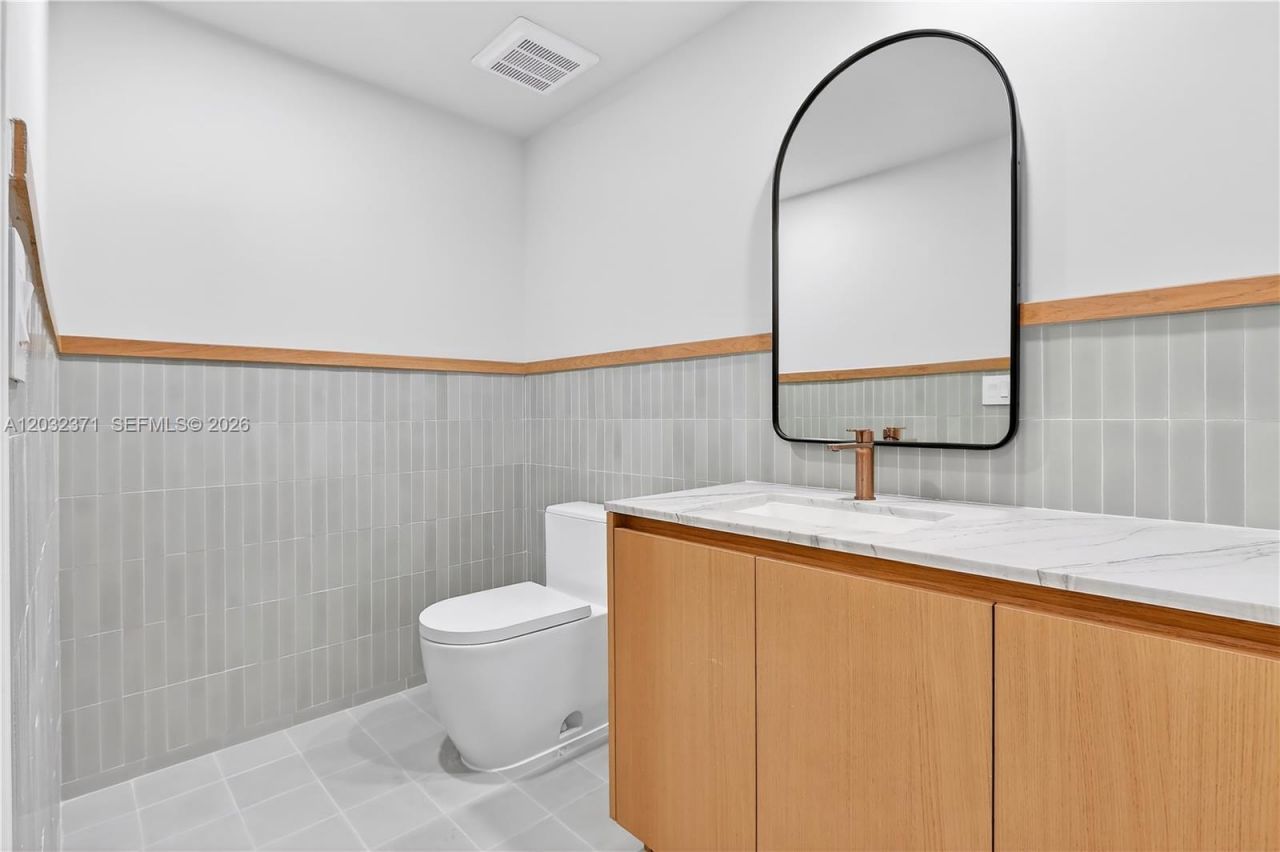 1176 97th St , Unit 403, Bay Harbor Islands, FL 33154 Photo
