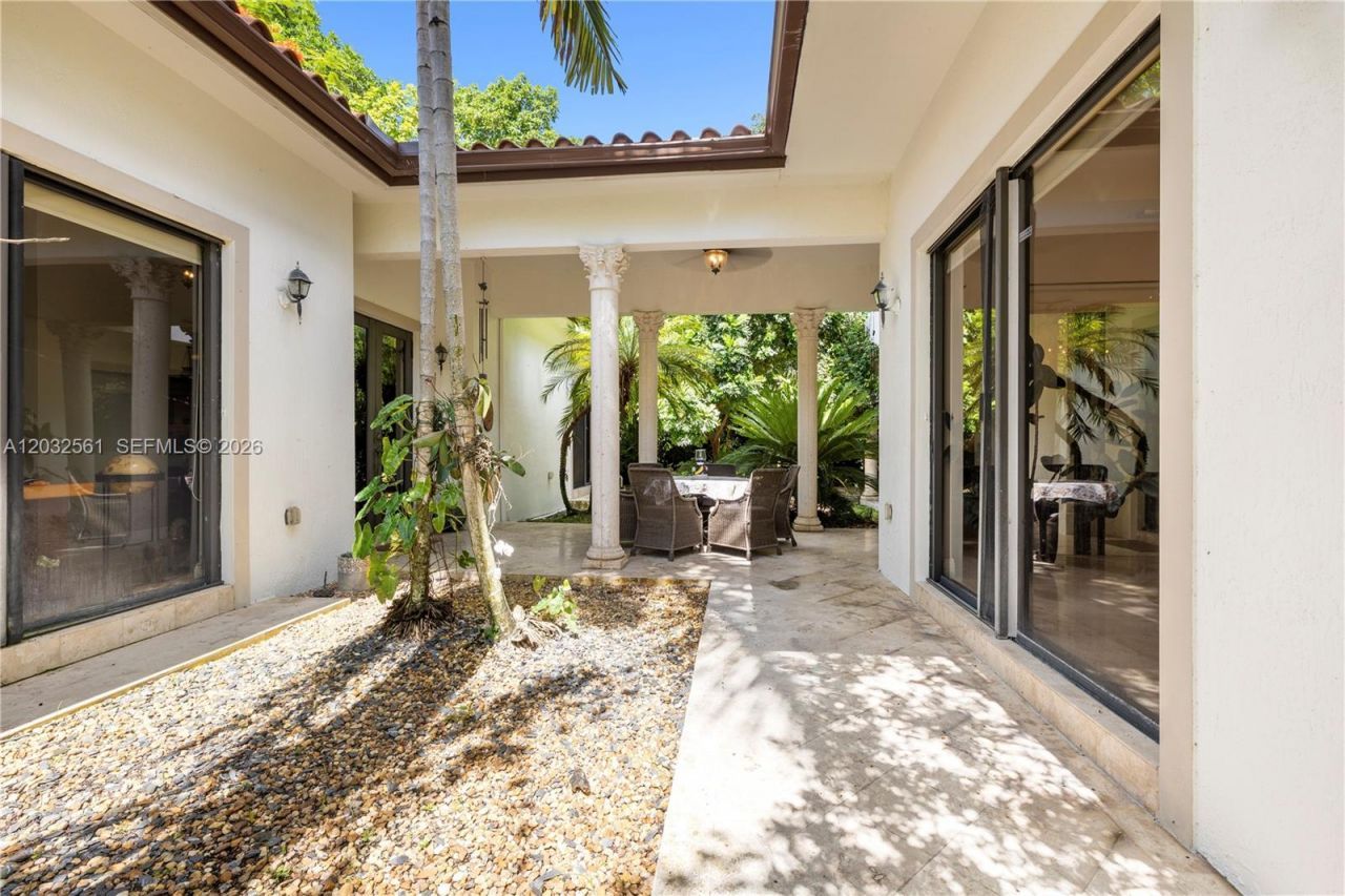 6550 SW 75th Ter, South Miami, FL 33143 Photo