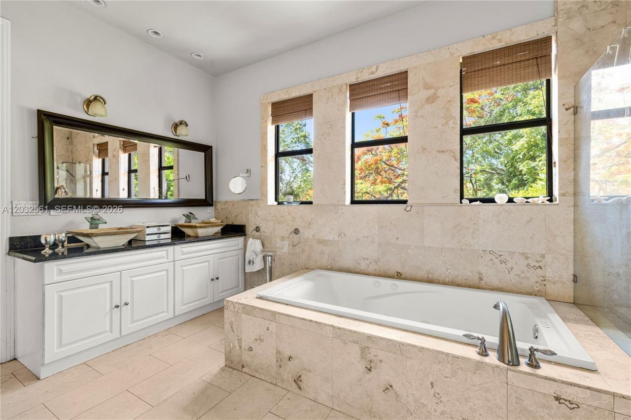 6550 SW 75th Ter, South Miami, FL 33143 Photo