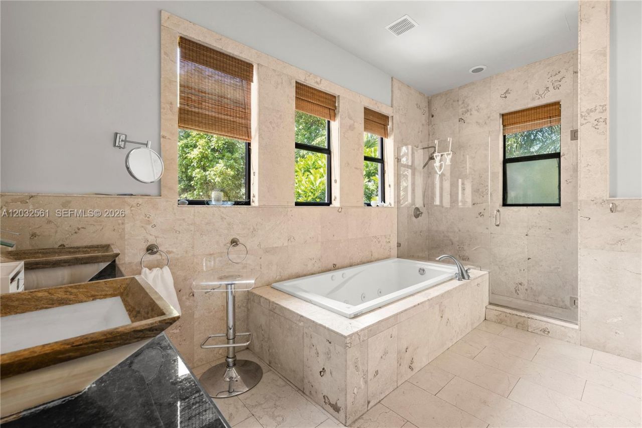 6550 SW 75th Ter, South Miami, FL 33143 Photo