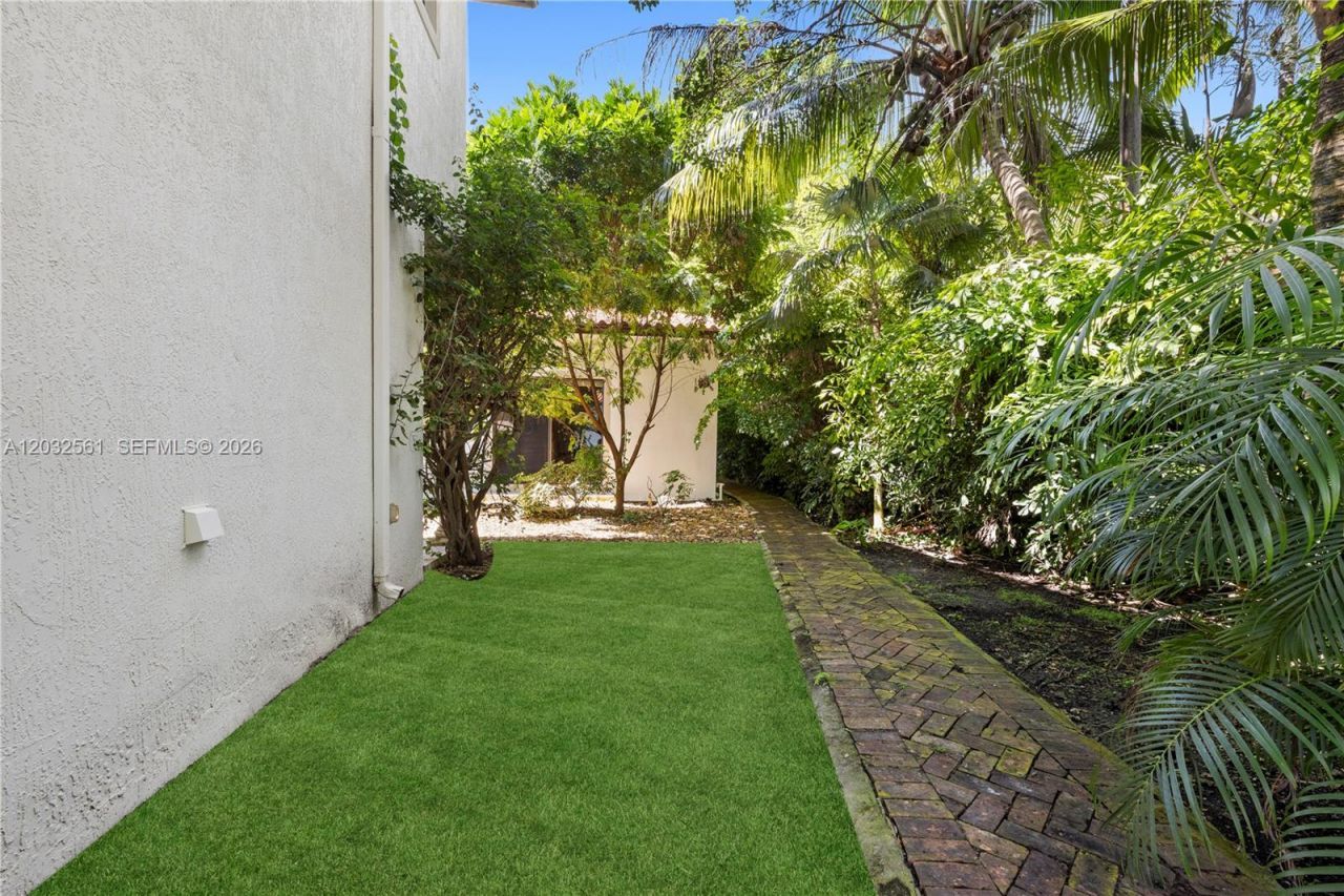 6550 SW 75th Ter, South Miami, FL 33143 Photo