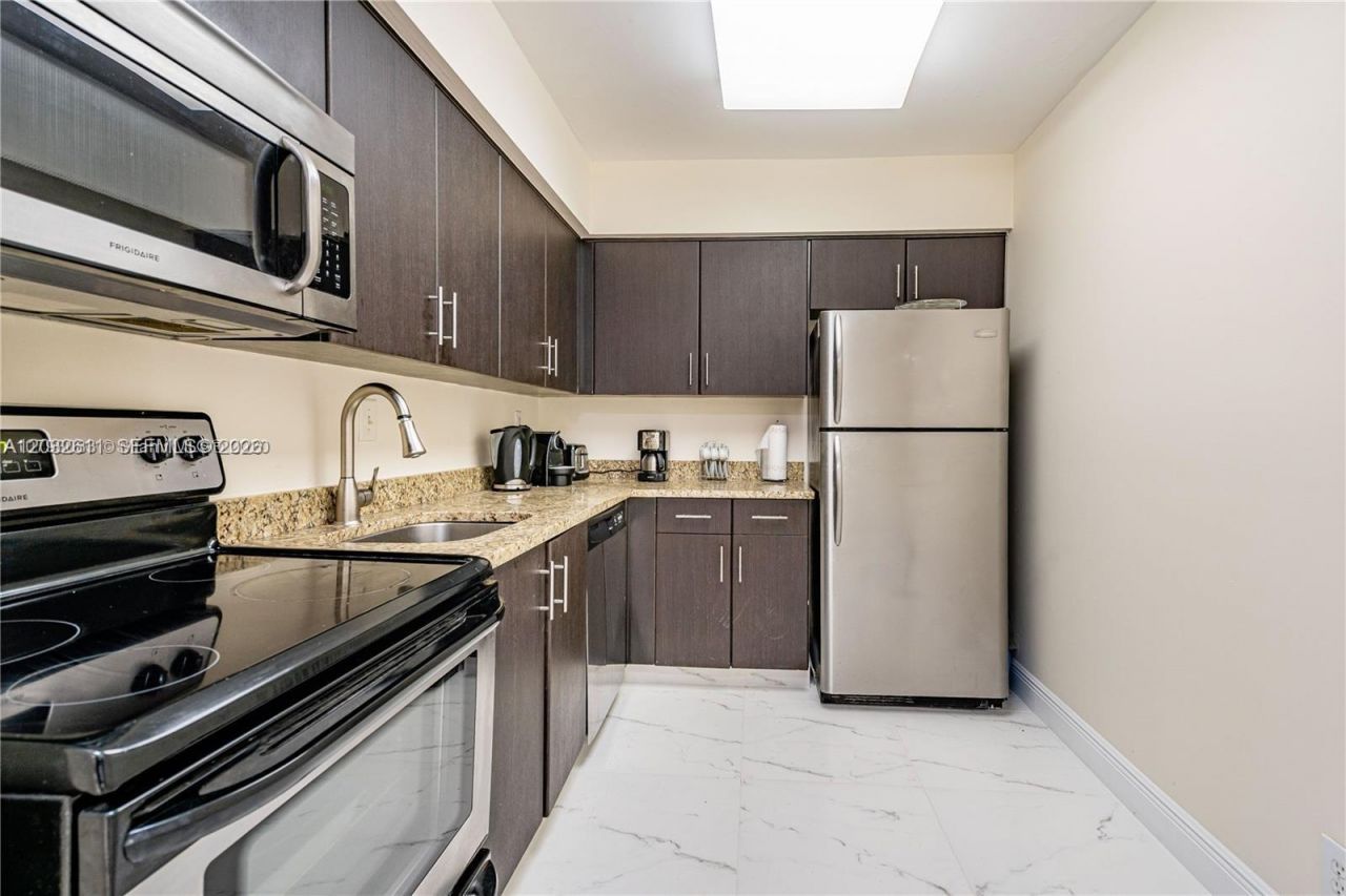 3300 NE 192nd St , Unit LP17, Aventura, FL 33180 Photo