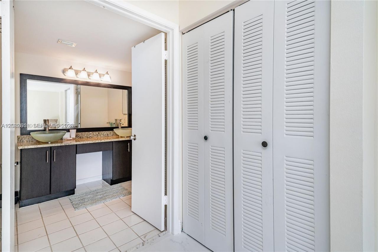 3300 NE 192nd St , Unit LP17, Aventura, FL 33180 Photo