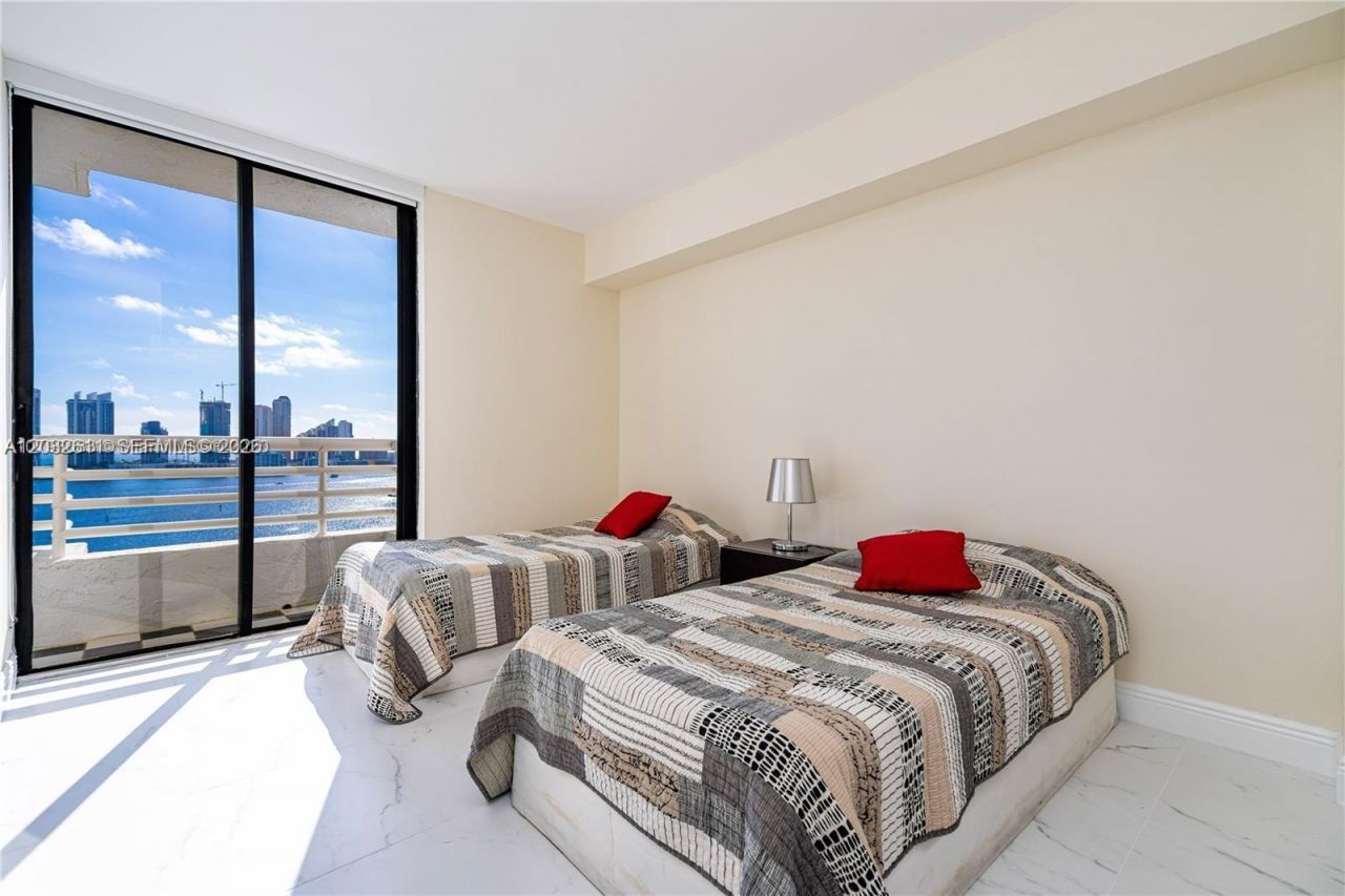 3300 NE 192nd St , Unit LP17, Aventura, FL 33180 Photo