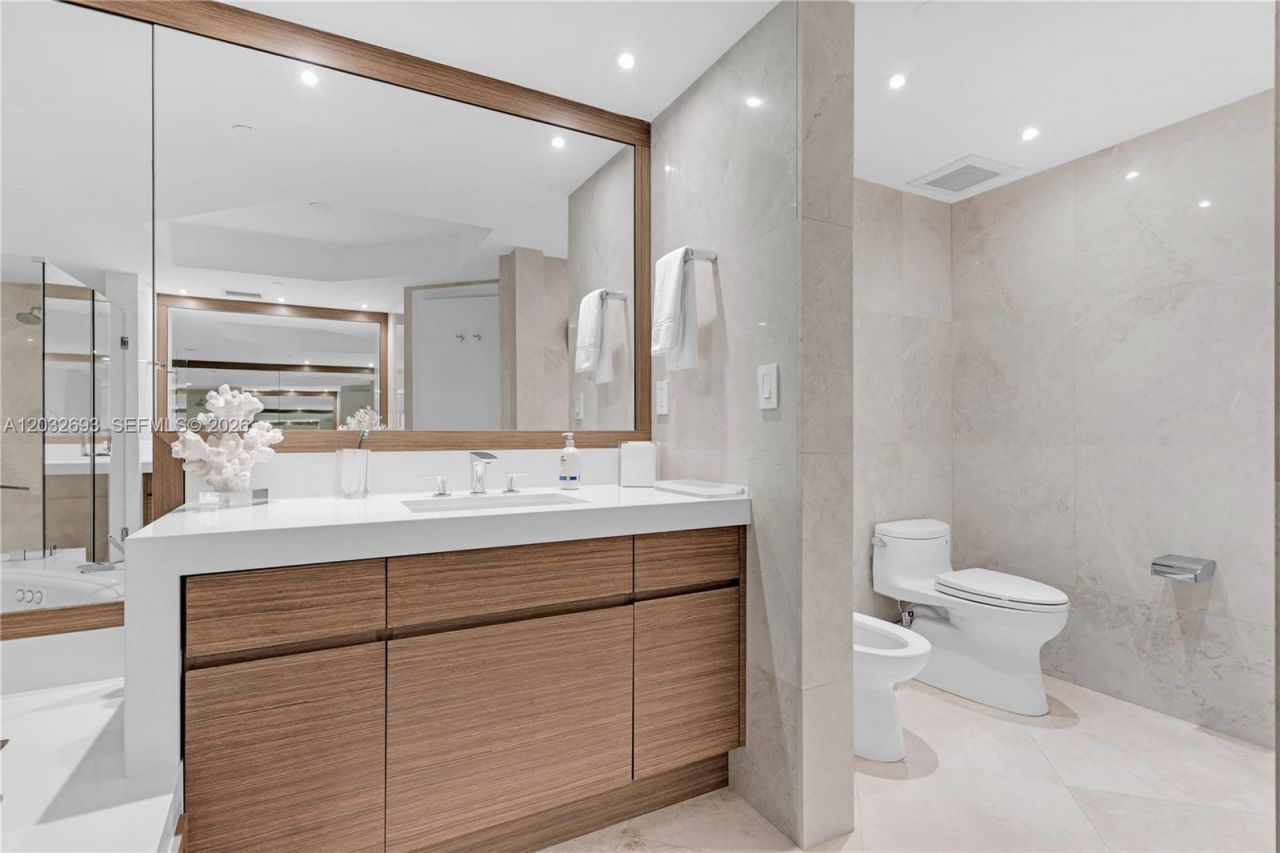 430 S Grand Bay Dr, Unit 505, Key Biscayne, FL 33149 Photo