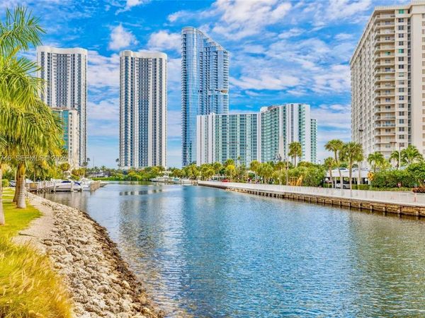 400 Kings Point Dr, Unit 309, Sunny Isles Beach, FL 33160