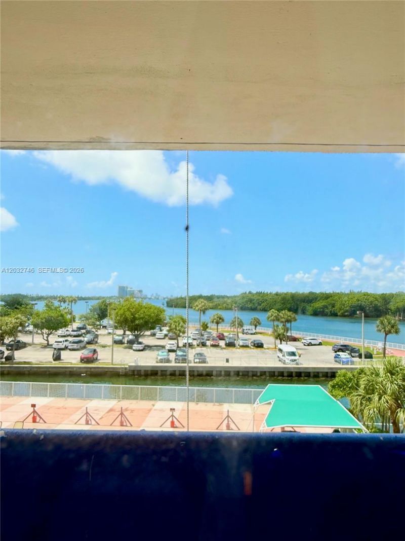 400 Kings Point Dr, Unit 309, Sunny Isles Beach, FL 33160 Photo